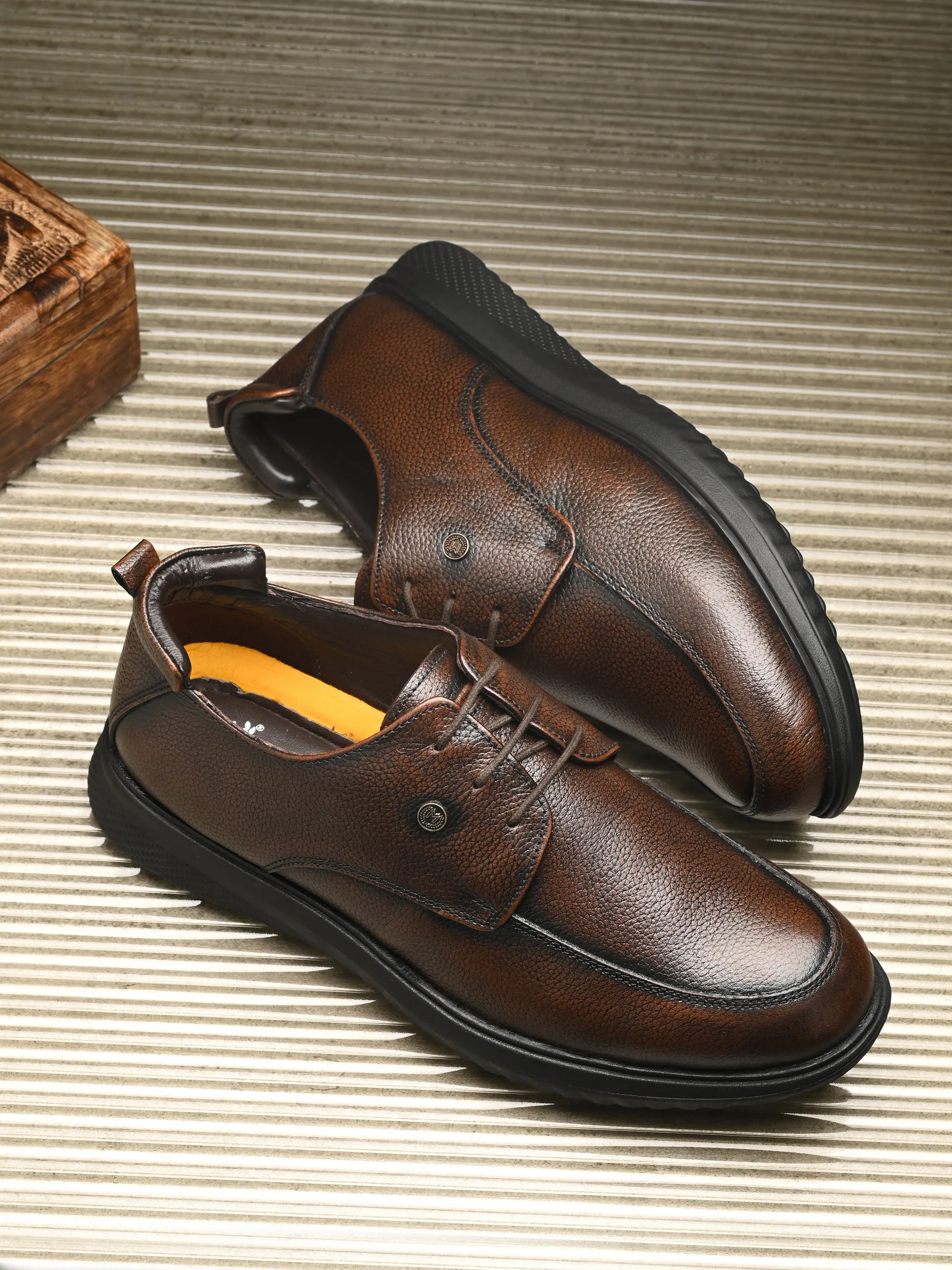 9 to 5 Comfort Lace Up