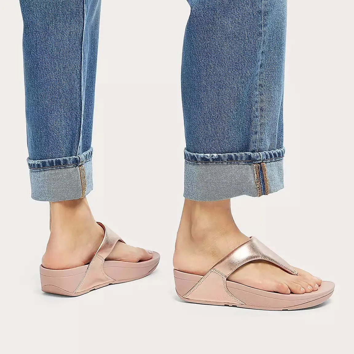FitFlop LULU Leather Toe-Post Sandals