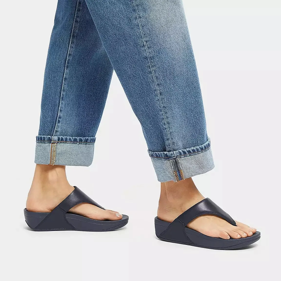 FitFlop LULU Leather Toe-Post Sandals