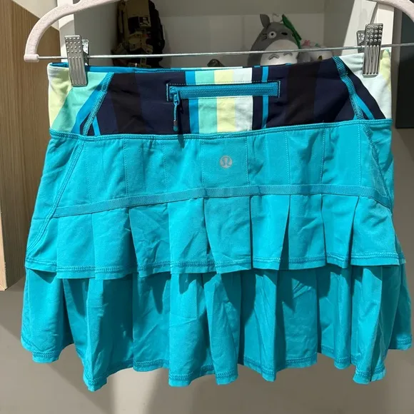 Lululemon Run Pace Setter  Skirt 4 way Stretch Surge / Assorted‎ Stripe Surge