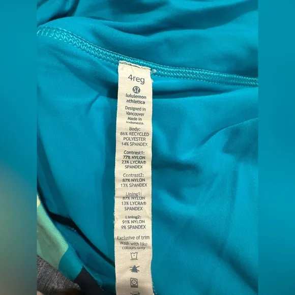 Lululemon Run Pace Setter  Skirt 4 way Stretch Surge / Assorted‎ Stripe Surge